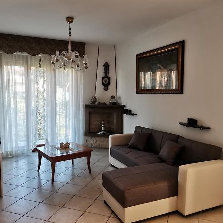 Il Tulipano Lägenhet San Bartolomeo Al Mare Exteriör bild