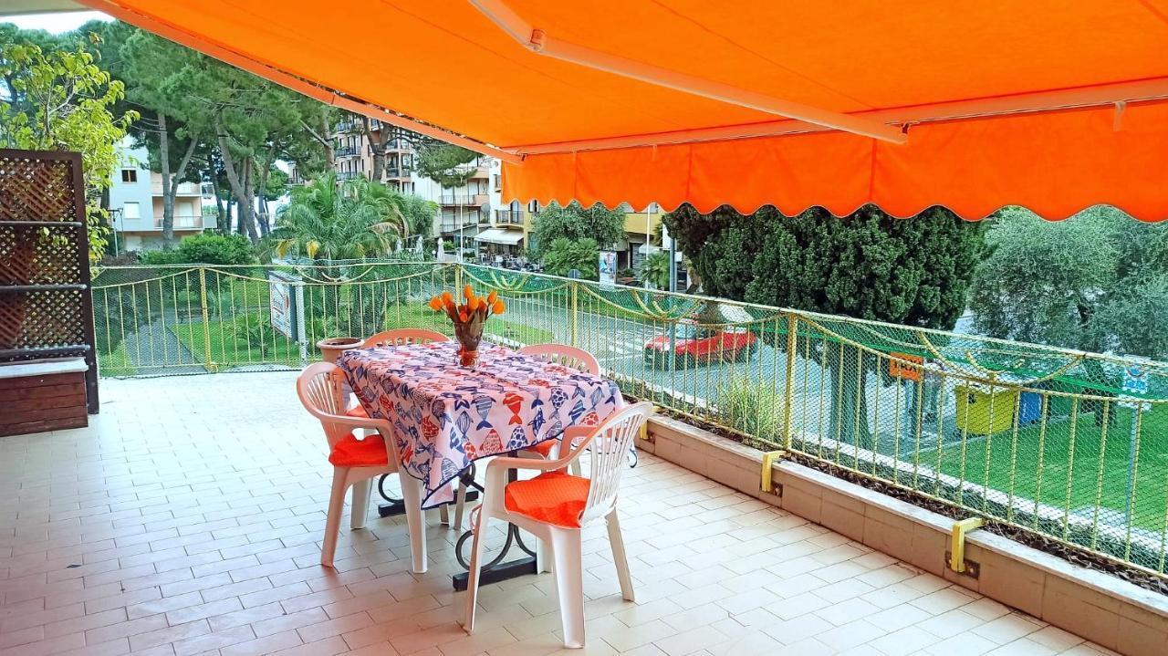 Il Tulipano Lägenhet San Bartolomeo Al Mare Exteriör bild