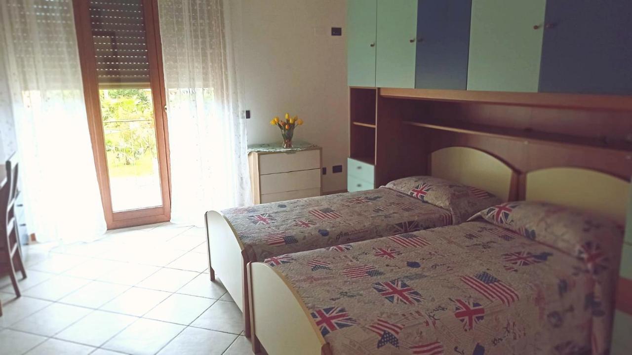 Il Tulipano Lägenhet San Bartolomeo Al Mare Exteriör bild