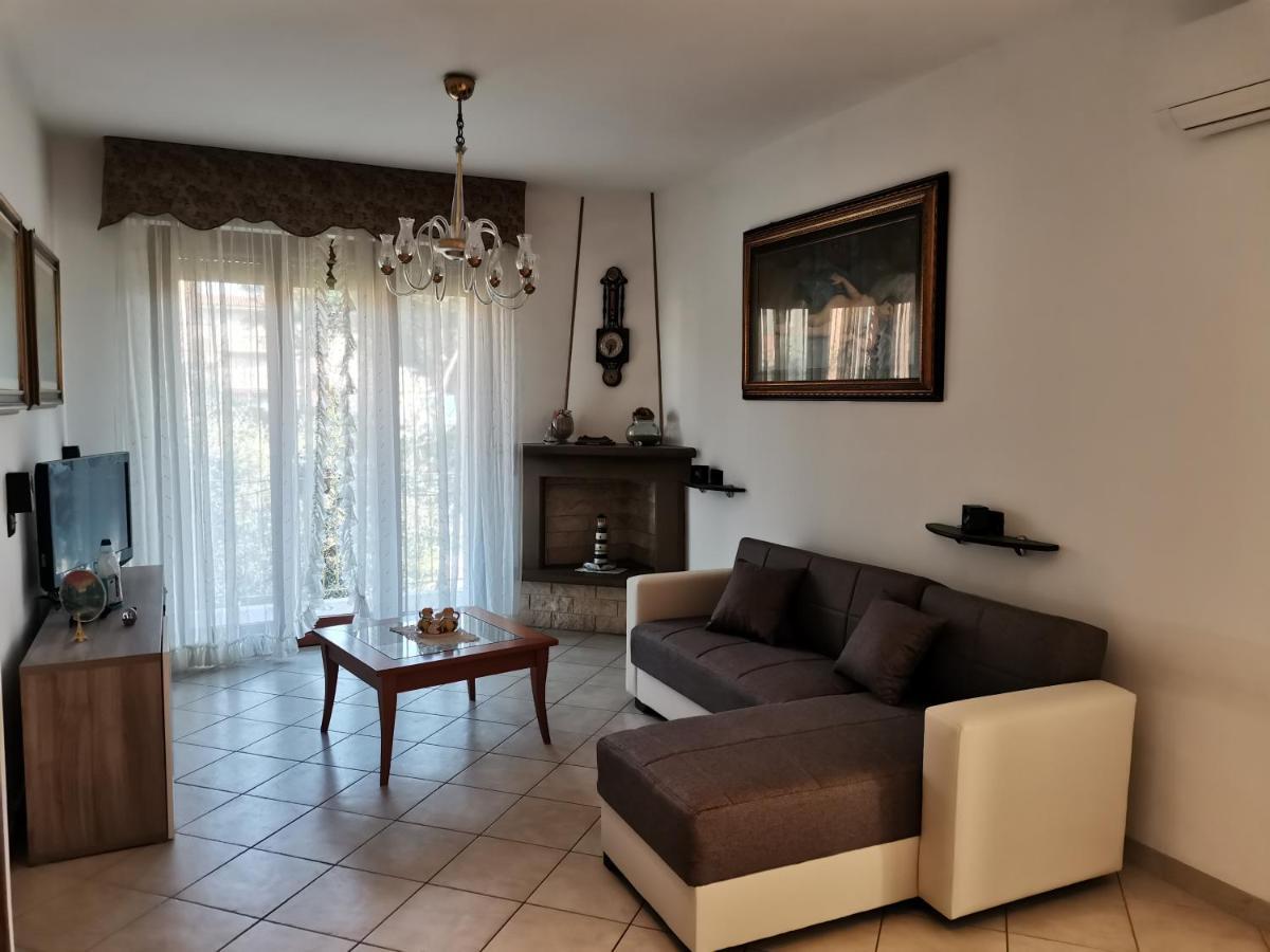 Il Tulipano Lägenhet San Bartolomeo Al Mare Exteriör bild