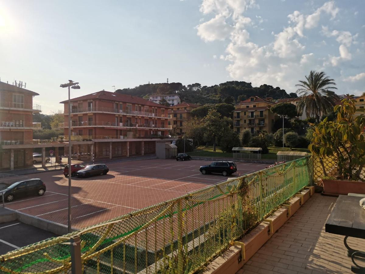 Il Tulipano Lägenhet San Bartolomeo Al Mare Exteriör bild